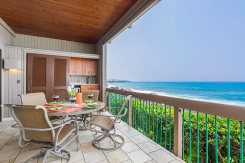Lanai Dining, South towards the Sheraton