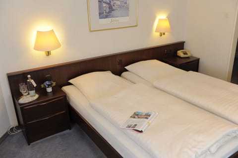 Double Room | Hypo-allergenic bedding, in-room safe, individually furnished, desk