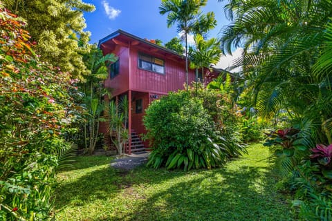 Hale Lu Ya house, at end of quiet, upscale cul de sac in Hanalei. Great locale.