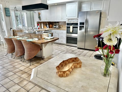 Kitchen and breakfast nook