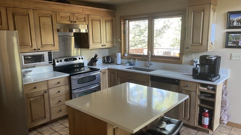 Kitchen with full amenities - new countertops!