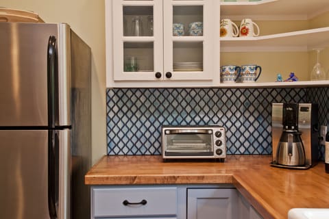 Coffe pot and coffee press are all available, as well as toaster.