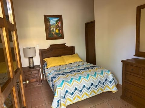 Classic Room, 1 Large Twin Bed, Non Smoking | Free WiFi, bed sheets