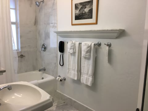 Historic Queen Room | Bathroom | Eco-friendly toiletries, hair dryer, towels