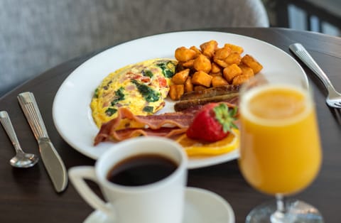 Daily cooked-to-order breakfast (USD 14.95 per person)