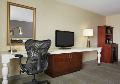 Premium bedding, in-room safe, desk, laptop workspace