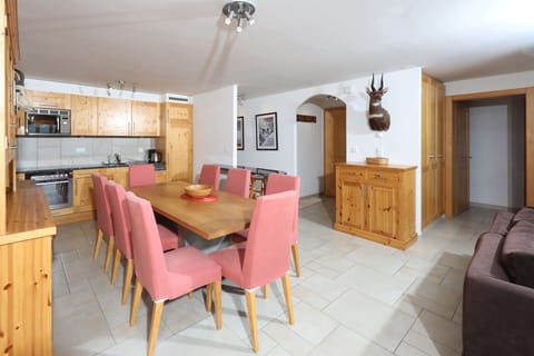 Kitchen & entrance hall