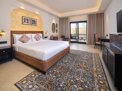 Premium King Room With Balcony | Premium bedding, minibar, in-room safe, desk