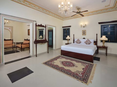 Heritage Suite Room | Premium bedding, minibar, in-room safe, desk