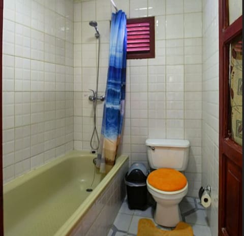 Standard Triple Room, Multiple Beds, Non Smoking | Bathroom | Combined shower/tub, deep soaking tub, hair dryer, towels