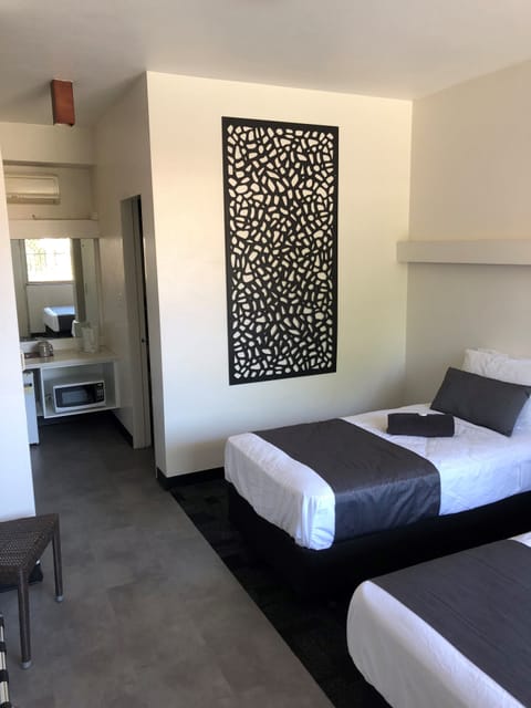 Deluxe Double or Twin Room, Multiple Beds | 1 bedroom, individually decorated, individually furnished