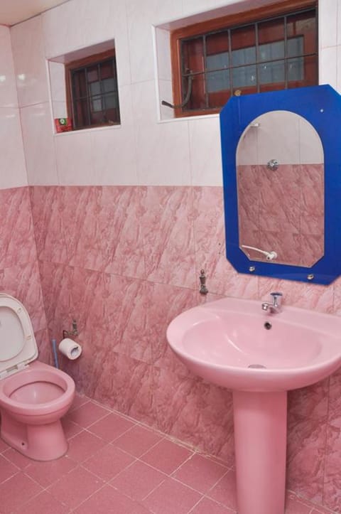 Deluxe Double Room, Mixed Dorm | Bathroom sink