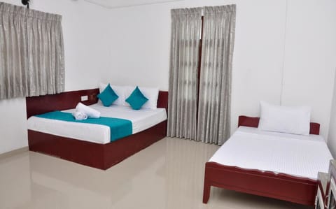 Deluxe Double Room, Mixed Dorm | Soundproofing, free WiFi