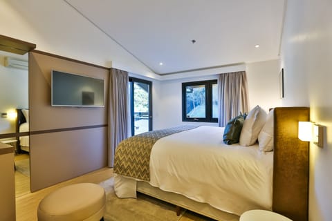 Royal Suite | Minibar, in-room safe, blackout drapes, soundproofing