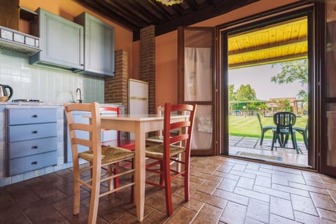 Comfort Apartment, 1 Bedroom | Desk, rollaway beds, free WiFi, bed sheets