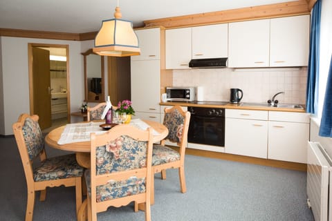 Apartment, Non Smoking | Private kitchen | Microwave, electric kettle