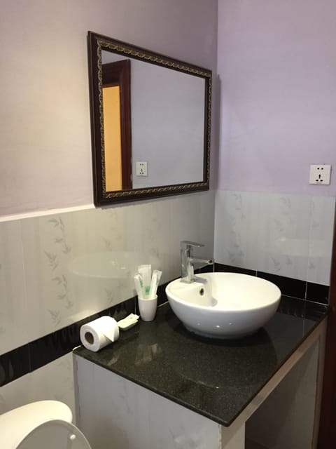 Deluxe Double Room, Balcony | Bathroom | Shower, rainfall showerhead, free toiletries, hair dryer