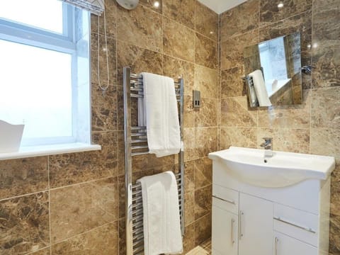 Premium Double or Twin Room, Ensuite | Bathroom