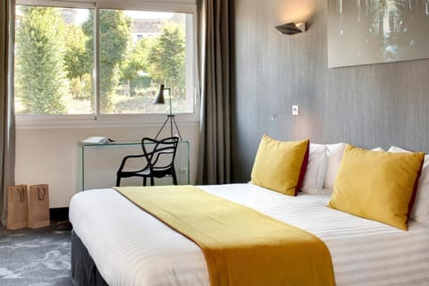 In-room safe, desk, blackout drapes, soundproofing