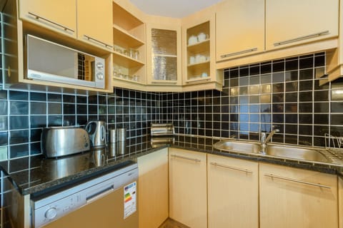 Superior Villa, 3 Bedrooms | Private kitchen | Microwave, electric kettle, toaster, cookware/dishes/utensils