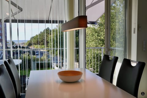 Apartment (incl 90€ cleaning and 12€ service fee) | In-room dining