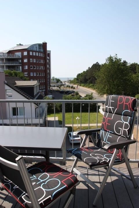 Apartment (incl 90€ cleaning and 12€ service fee) | Balcony view