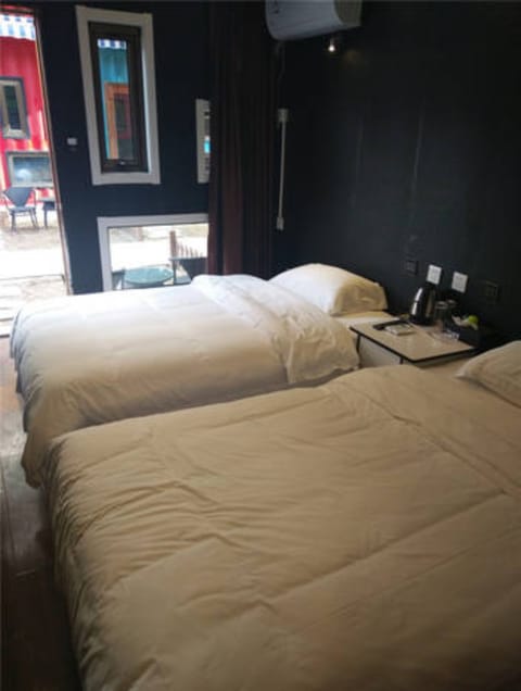Superior Twin Room | Desk, blackout drapes, free WiFi, bed sheets