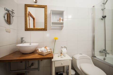 Superior Room, Balcony, Sea View | Bathroom | Combined shower/tub, hair dryer, towels