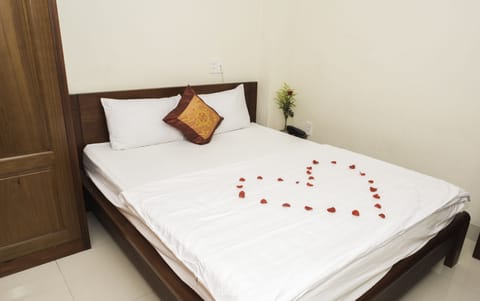 Superior Room, 1 Queen Bed | Minibar, desk, iron/ironing board, free WiFi