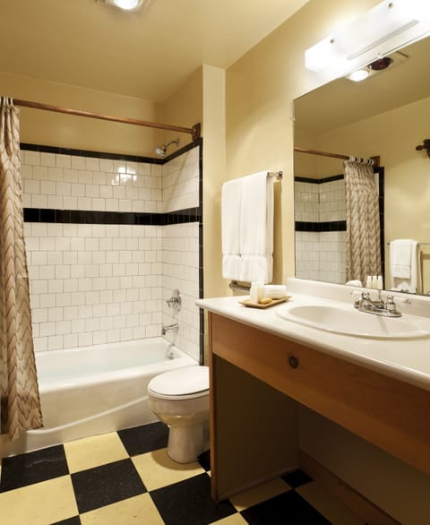 Cabin (Historic One Bedroom Cabin) | Bathroom | Free toiletries, towels, soap, shampoo