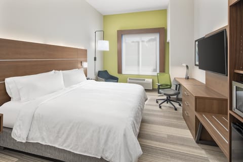 Standard Room, 1 King Bed, Accessible (Mobility) | In-room safe, desk, laptop workspace, blackout drapes