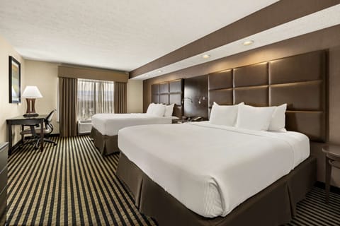 Suite, Multiple Beds (2 Kings) | Premium bedding, down comforters, pillowtop beds, desk