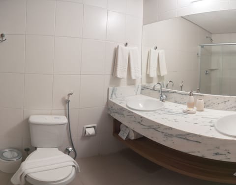 Suíte Master | Bathroom | Shower, free toiletries, towels