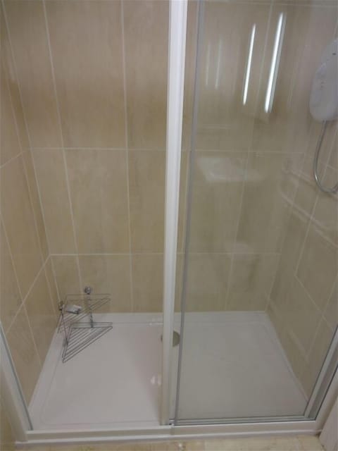 Double-size walk-in Shower, 24/7