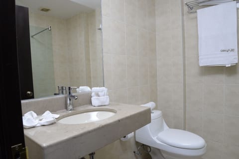 Standard Room, 2 Double Beds | Bathroom | Shower, rainfall showerhead, free toiletries, hair dryer