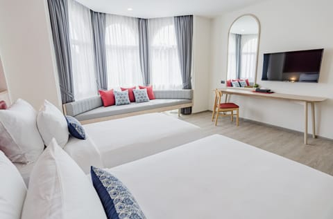 Deluxe Twin Room | In-room safe, individually decorated, individually furnished, desk