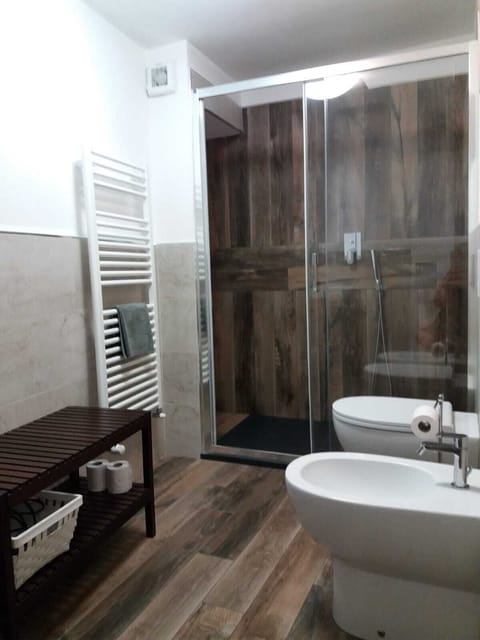 Double or Twin Room | Bathroom | Shower, rainfall showerhead, hair dryer, bidet