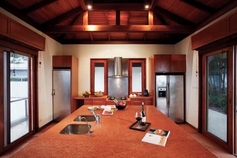 6-Bedroom Villa  | Private kitchenette | Full-size fridge, microwave, stovetop, dishwasher