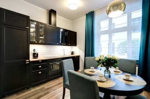 Premium Apartment, Non Smoking (8 occupants) | Private kitchenette | Full-size fridge, microwave, oven, stovetop