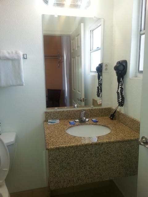 Combined shower/tub, deep soaking tub, free toiletries, hair dryer