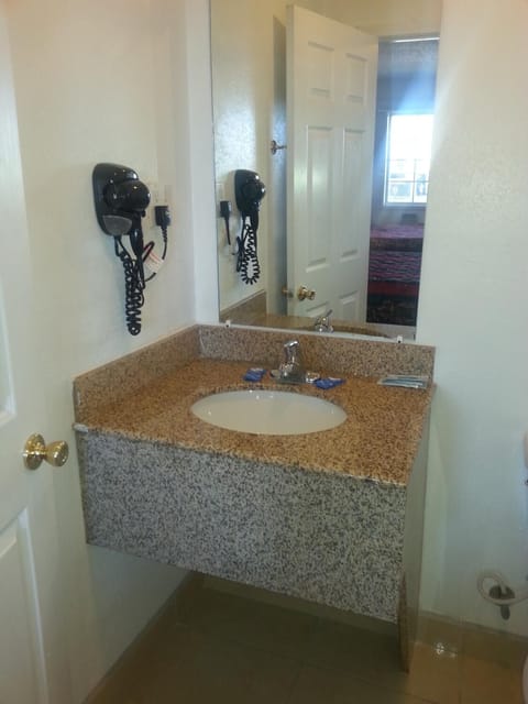 Combined shower/tub, deep soaking tub, free toiletries, hair dryer