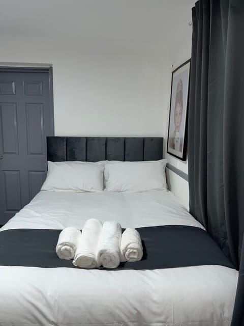 Standard Double Room, 1 Double Bed | In-room safe, iron/ironing board, free WiFi, bed sheets