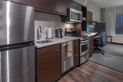 Suite, 1 Bedroom | Private kitchen | Coffee/tea maker