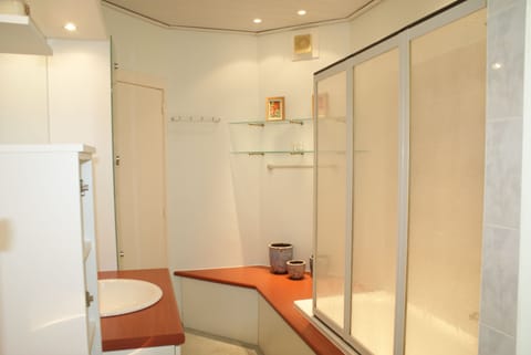 Apartment, 2 Bedrooms | Bathroom | Combined shower/tub, deep soaking tub, hair dryer, towels