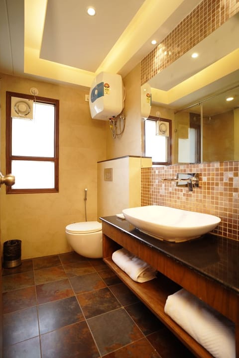 Deluxe Room with mountain View	 | Bathroom | Shower