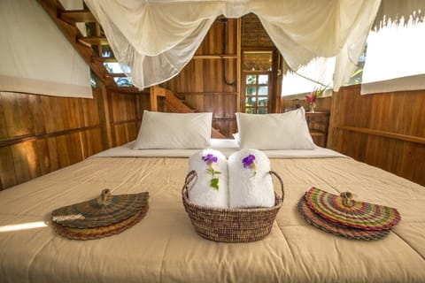 Deluxe Cabin, 1 Bedroom, Private Bathroom | Bed sheets