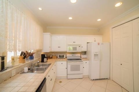 Condo, Multiple Beds (Los Suenos Resort Colina 15C) | Private kitchen | Full-size fridge, microwave, oven, stovetop