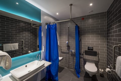 Standard Room, 1 Queen Bed, Accessible | Bathroom | Shower, free toiletries, hair dryer, towels