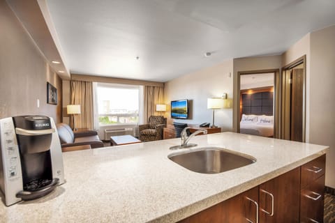 Suite, 1 Bedroom | Pillowtop beds, desk, laptop workspace, blackout drapes