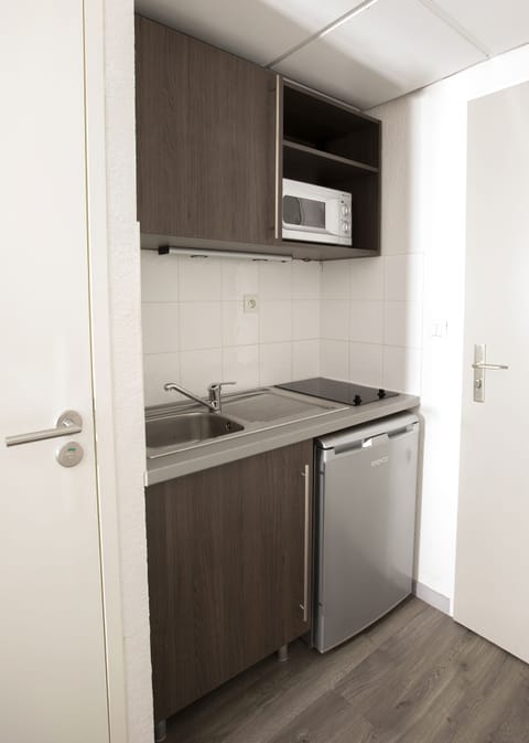 Studio, 1 Double Bed (Large) | Private kitchen | Fridge, microwave, stovetop, electric kettle